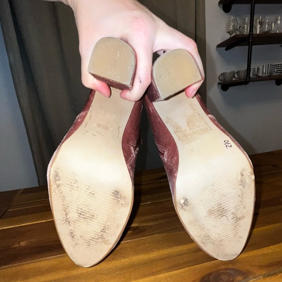 Steve Madden blush velvet booties - Woman’s size 10 - Picture 6 of 7